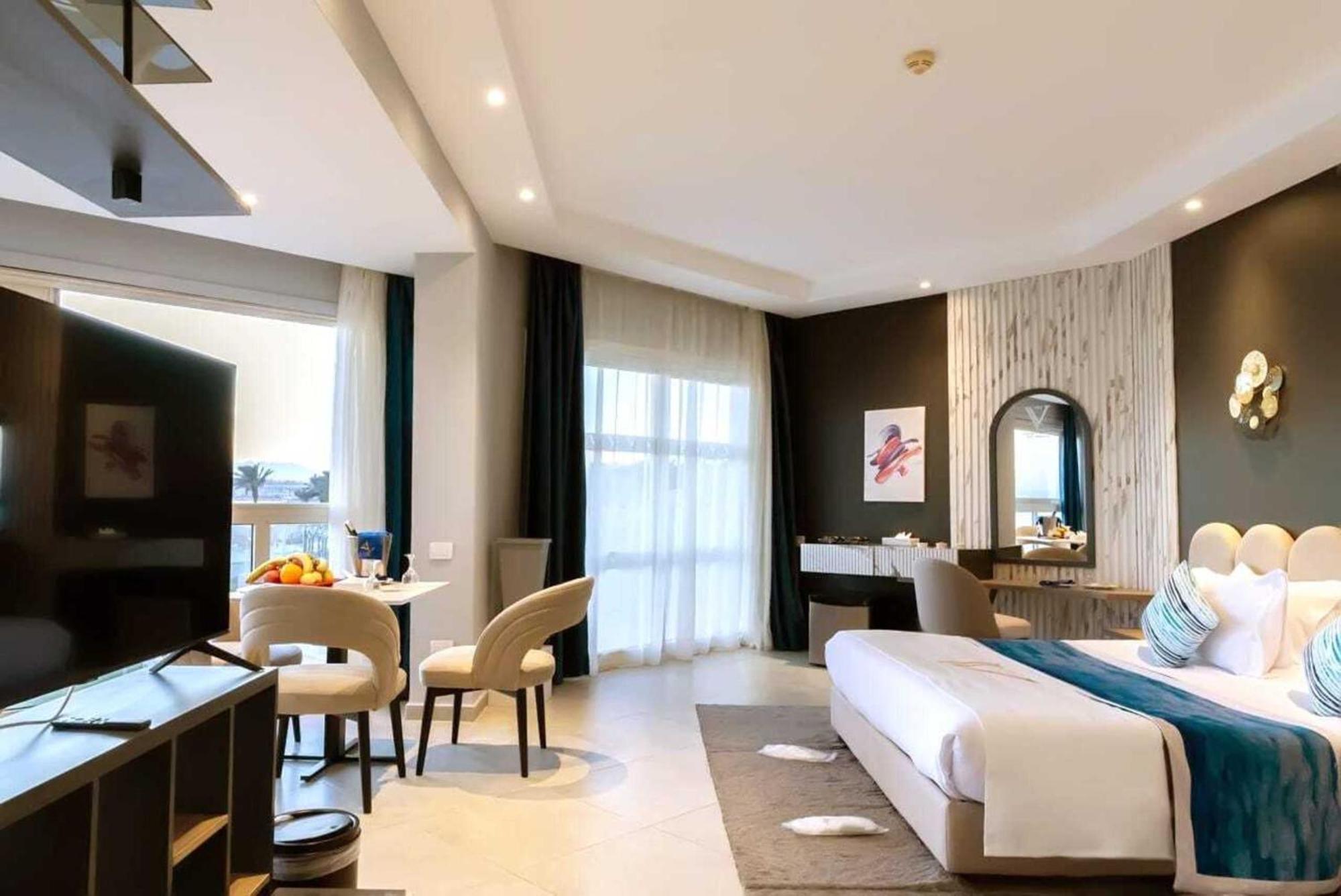 The V Luxury Resort Sahl Hasheesh Hurghada Esterno foto A room at the hotel