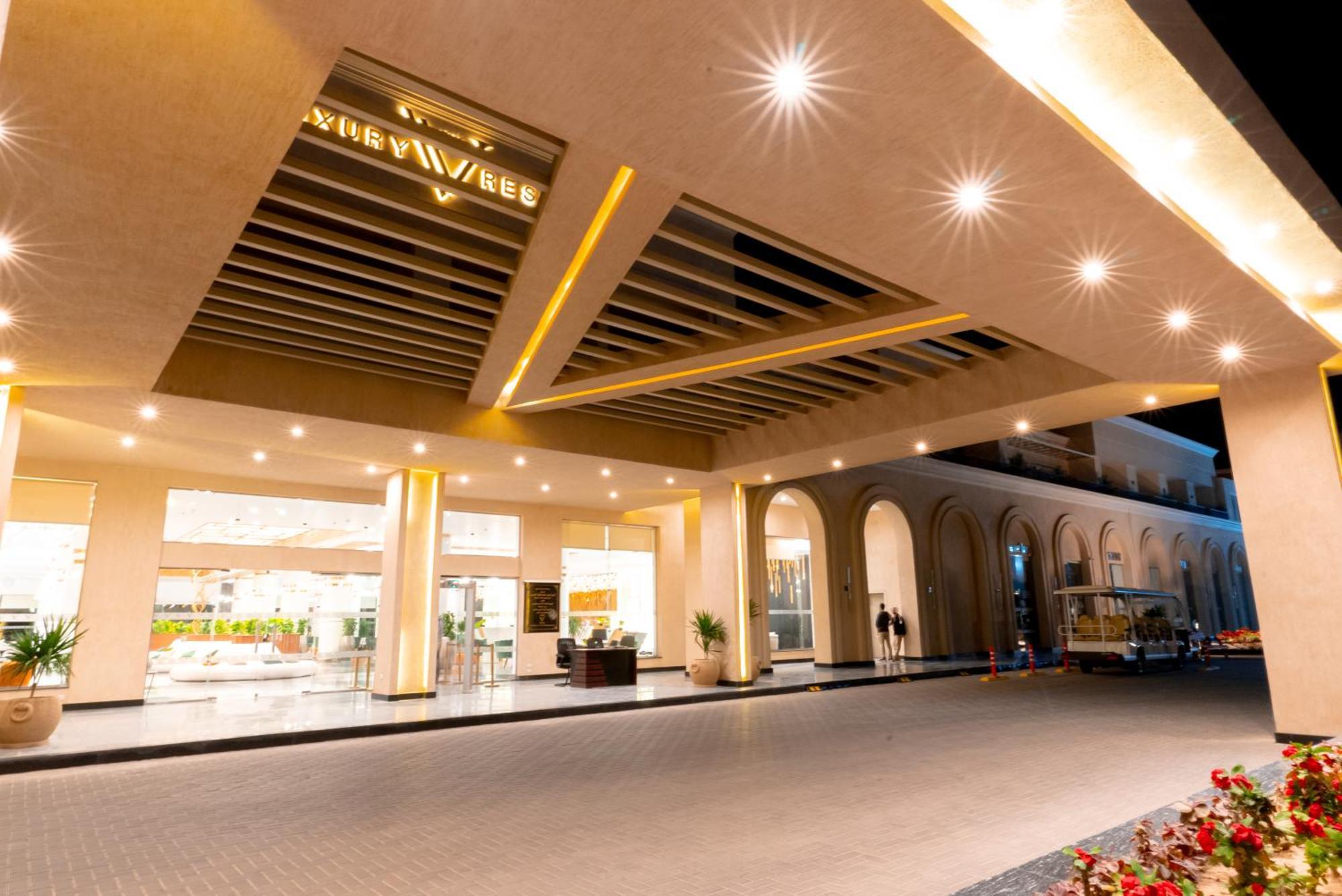 The V Luxury Resort Sahl Hasheesh Hurghada Esterno foto The lobby of the hotel