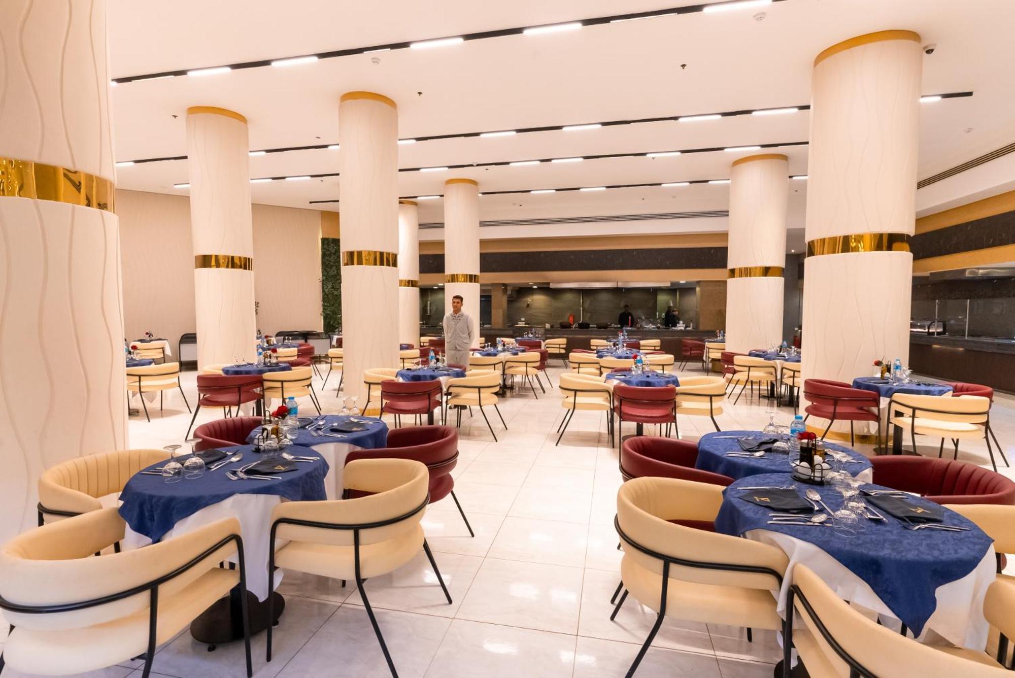 The V Luxury Resort Sahl Hasheesh Hurghada Esterno foto The restaurant