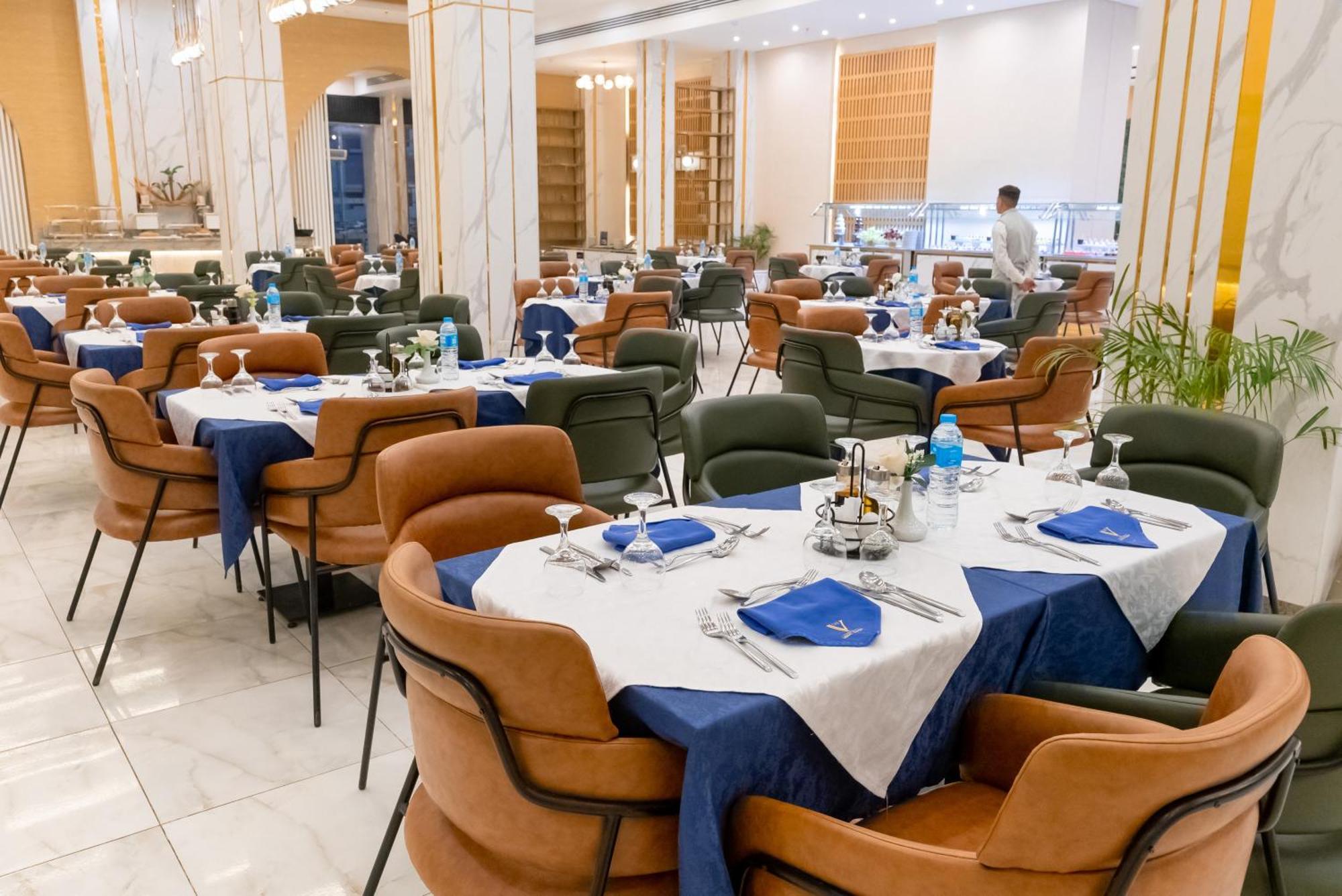 The V Luxury Resort Sahl Hasheesh Hurghada Esterno foto The restaurant at the hotel