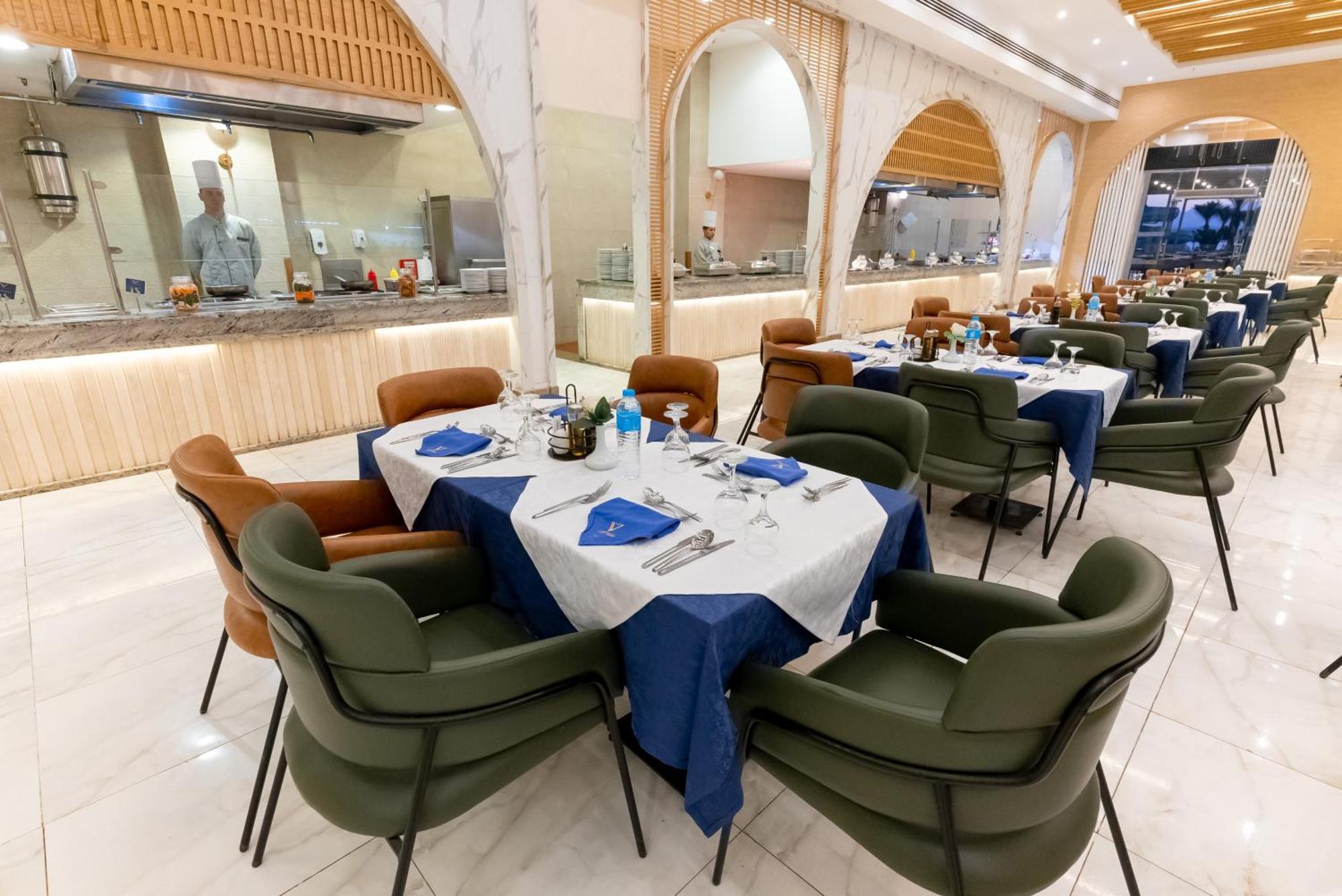 The V Luxury Resort Sahl Hasheesh Hurghada Esterno foto The restaurant