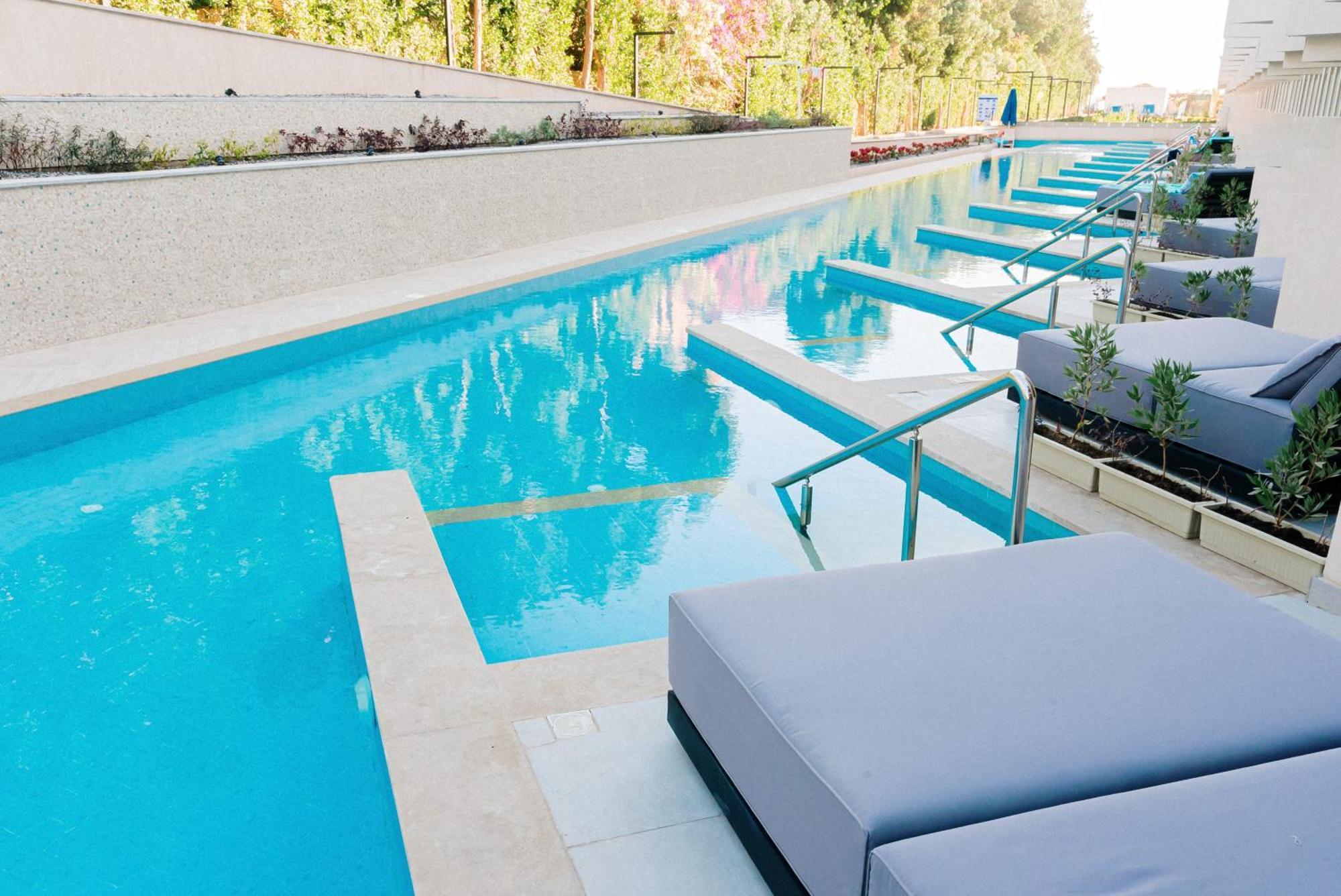 The V Luxury Resort Sahl Hasheesh Hurghada Esterno foto The pool at the 1011 Museum Building