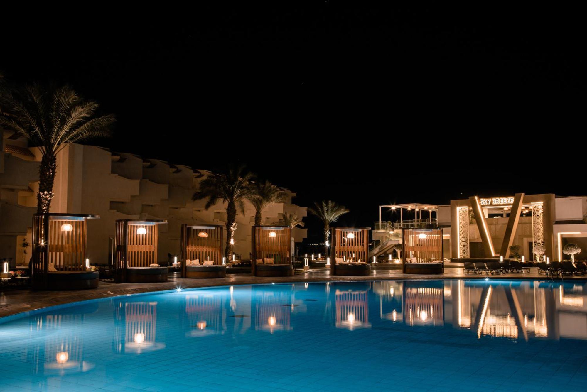 The V Luxury Resort Sahl Hasheesh Hurghada Esterno foto The swimming pool at the resort
