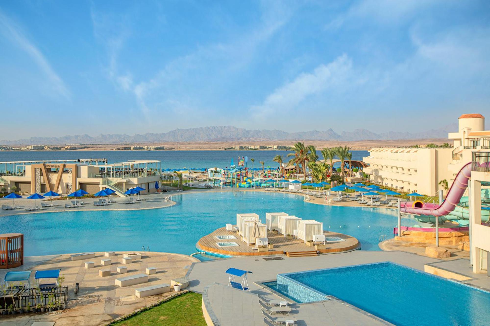 The V Luxury Resort Sahl Hasheesh Hurghada Esterno foto View of the resort