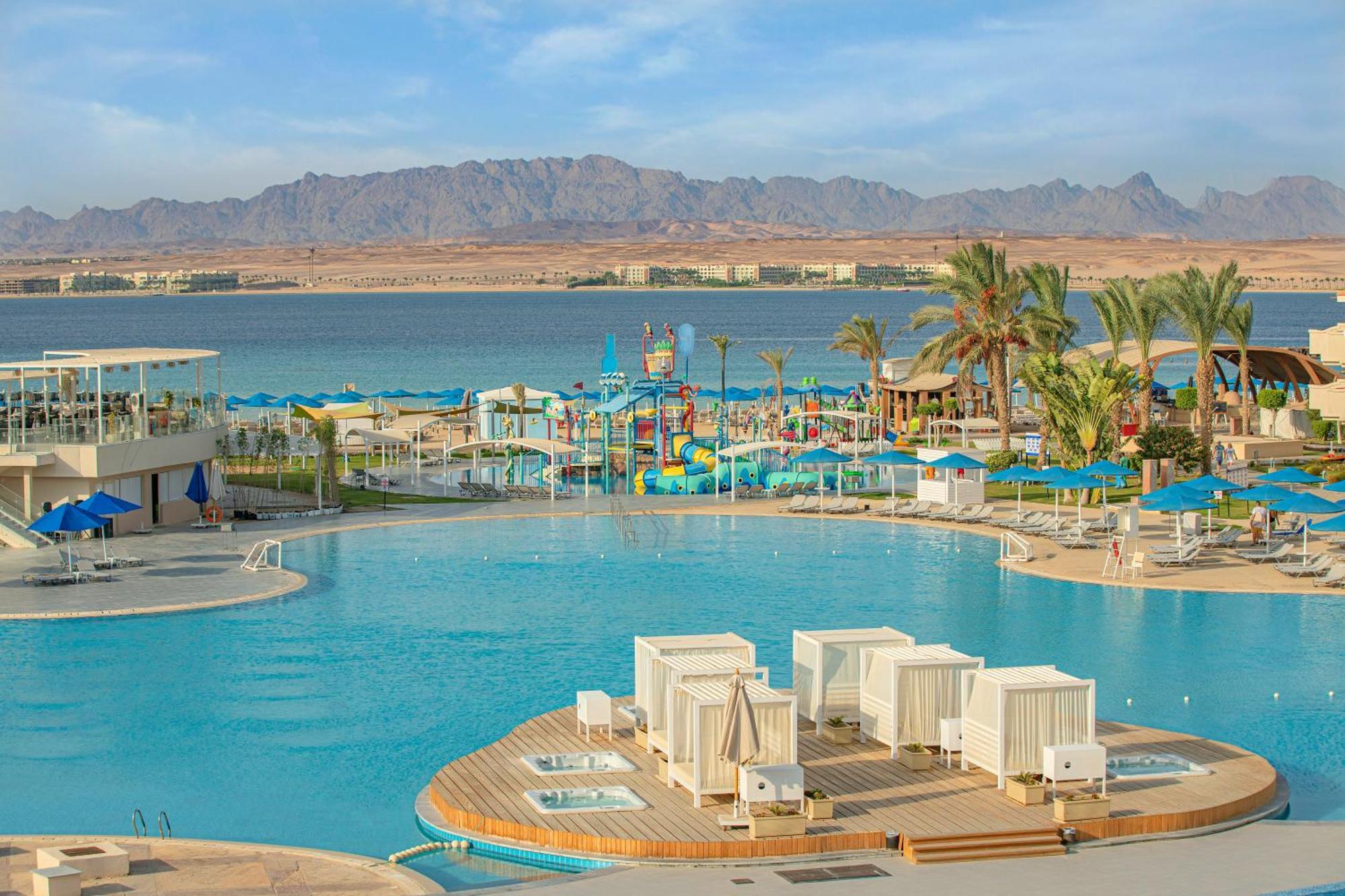 The V Luxury Resort Sahl Hasheesh Hurghada Esterno foto View of the Red Sea from the Hilton Sharm El Sheikh