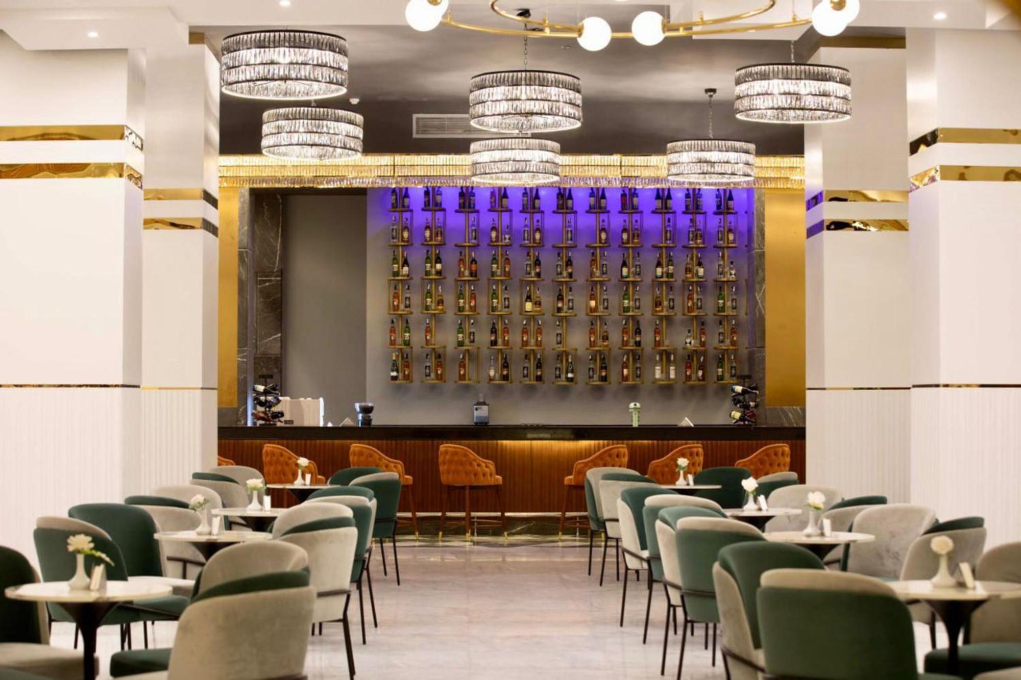 The V Luxury Resort Sahl Hasheesh Hurghada Esterno foto The interior of the restaurant