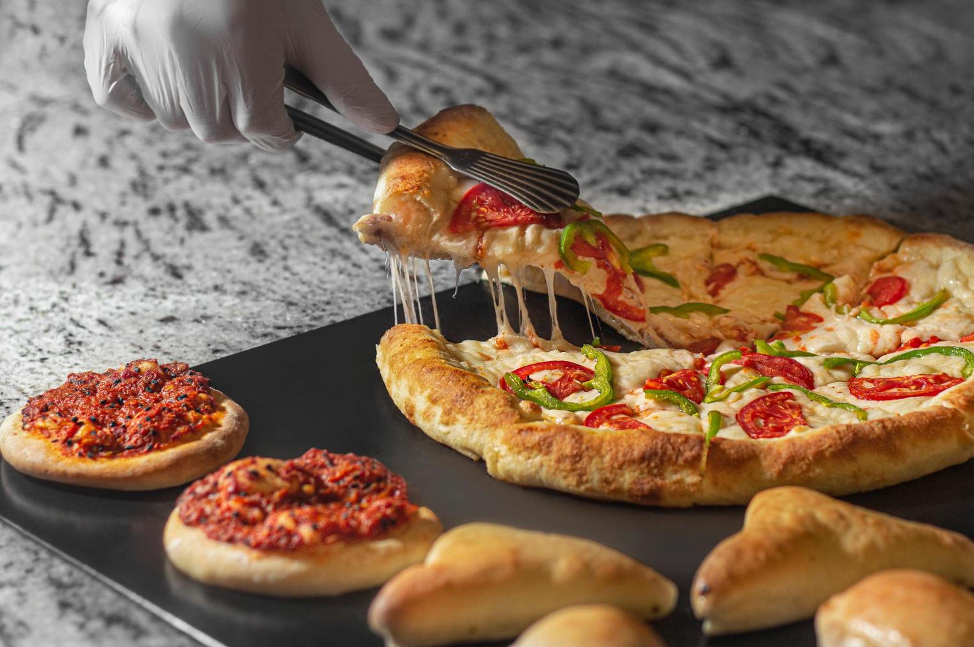 The V Luxury Resort Sahl Hasheesh Hurghada Esterno foto Pizza