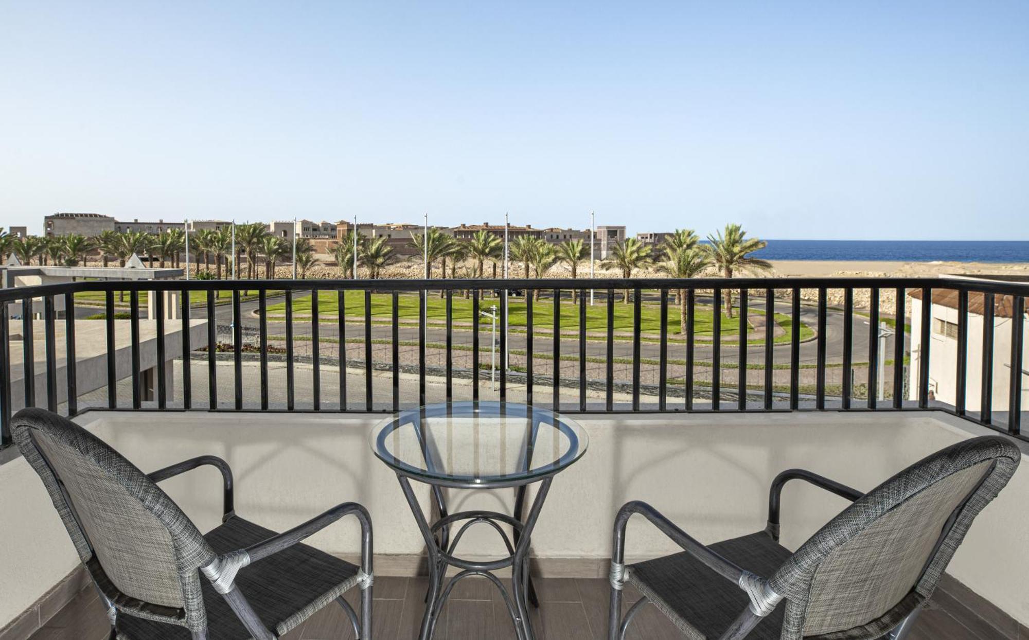 The V Luxury Resort Sahl Hasheesh Hurghada Esterno foto Balcony