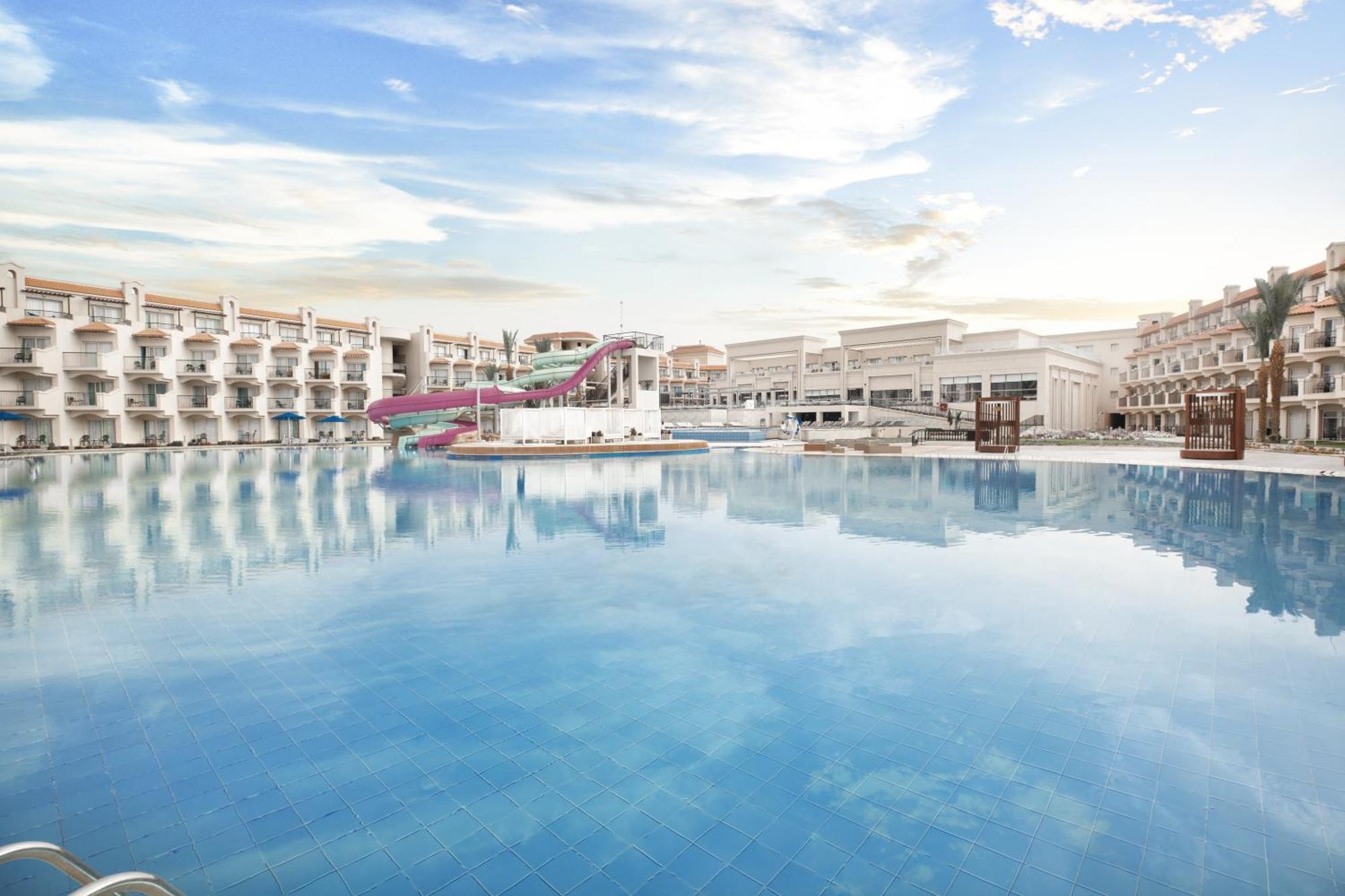 The V Luxury Resort Sahl Hasheesh Hurghada Esterno foto The resort's main pool